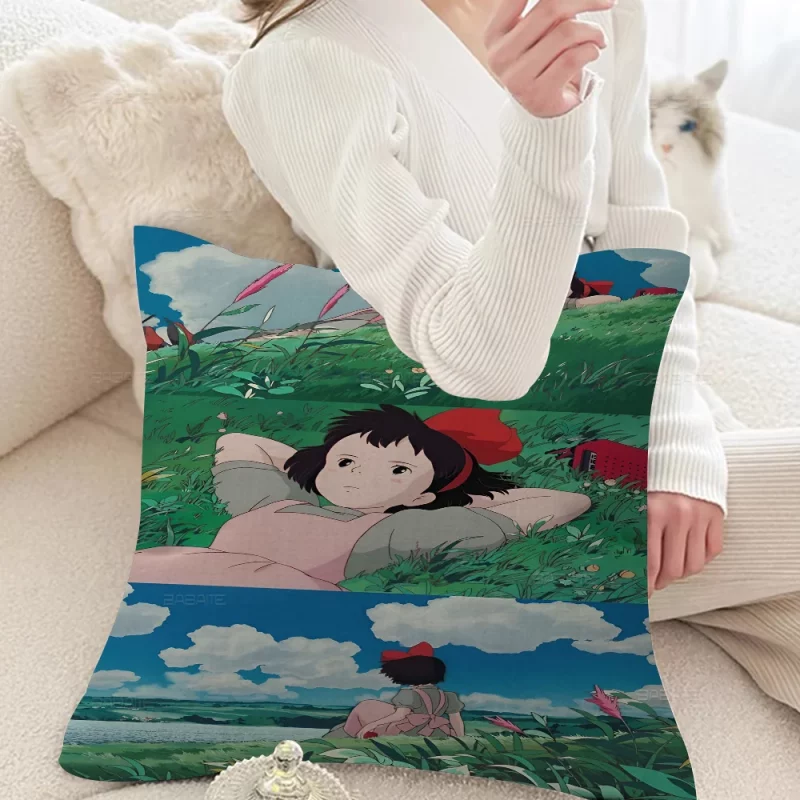 Housse de Coussin Kiki La Petite Sorcière Couchée